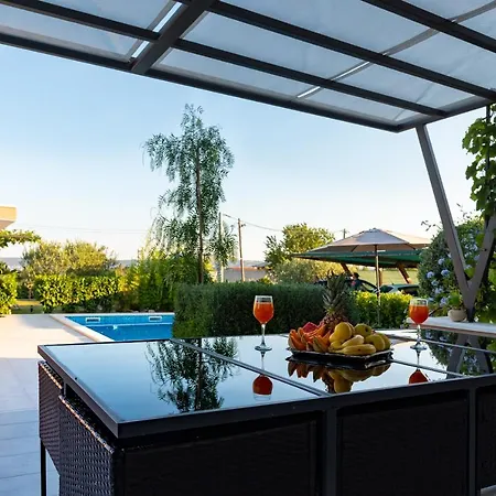 Villa Toni With 5 Bedrooms And Heated Pool Kastela