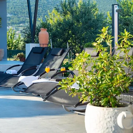 Villa Toni With 5 Bedrooms And Heated Pool *