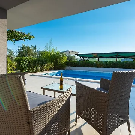 Toni With 5 Bedrooms And Heated Pool *