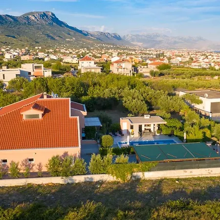 Toni With 5 Bedrooms And Heated Pool *
