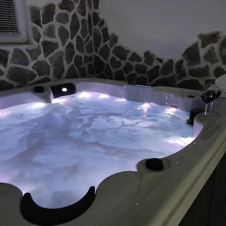 Toni With 5 Bedrooms And Heated Pool Villa Kastela