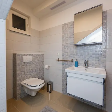 Villa Toni With 5 Bedrooms And Heated Pool *