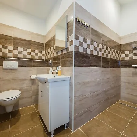 Villa Toni With 5 Bedrooms And Heated Pool *