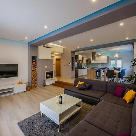 Villa Toni With 5 Bedrooms And Heated Pool *