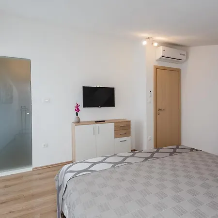 Villa Toni With 5 Bedrooms And Heated Pool *