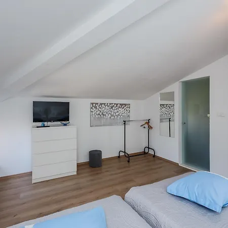 Villa Toni With 5 Bedrooms And Heated Pool *