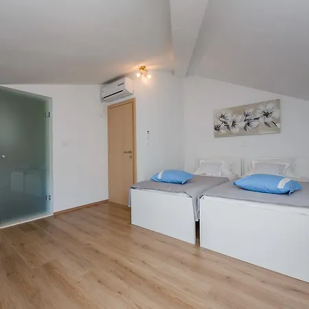 Villa Toni With 5 Bedrooms And Heated Pool *