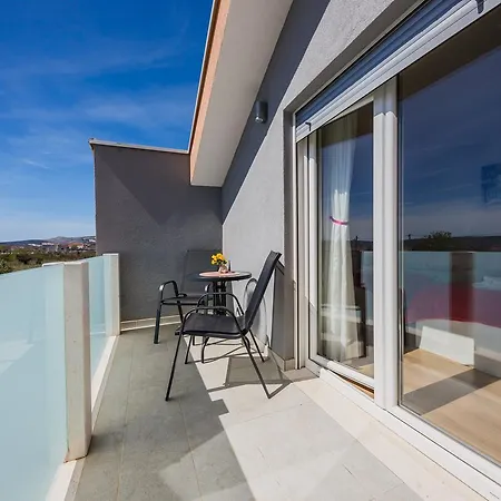 Villa Toni With 5 Bedrooms And Heated Pool *
