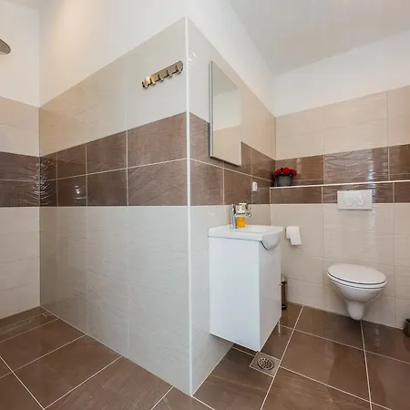 Villa Toni With 5 Bedrooms And Heated Pool *