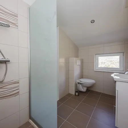 Toni With 5 Bedrooms And Heated Pool * Kastela
