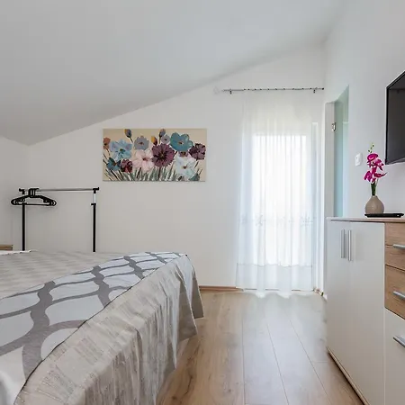 Villa Toni With 5 Bedrooms And Heated Pool *