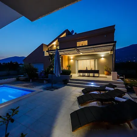 Toni With 5 Bedrooms And Heated Pool *